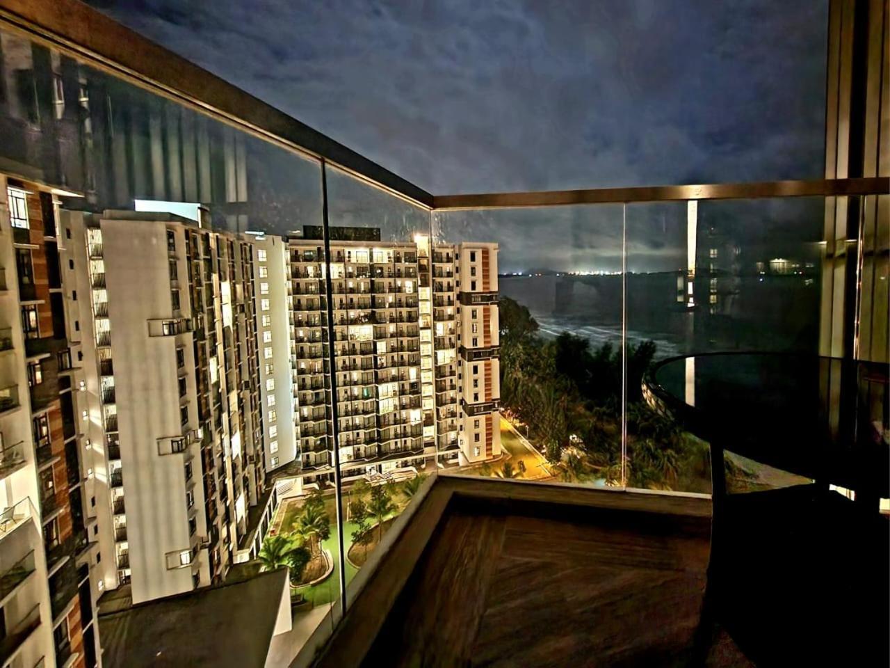 Spectacular High Floor Sea View And Pool View Residences Kuantan Kültér fotó